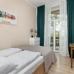 Five Bedroom For 12 In Center With Desk And Balcony By Renters * Gdańsk