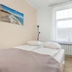 Five Bedroom For 12 In Center With Desk And Balcony By Renters
