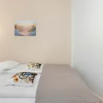 Апартаменты Five Bedroom For 12 In Center With Desk And Balcony By Renters Гданьск