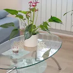 Five Bedroom For 12 In Center With Desk And Balcony By Renters