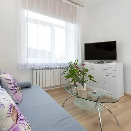 Appartement Five Bedroom For 12 In Gdansk Center With Desk And Balcony By Renters