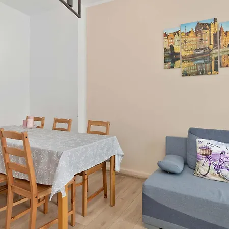 Five Bedroom For 12 In Gdansk Center With Desk And Balcony By Renters Gdańsk