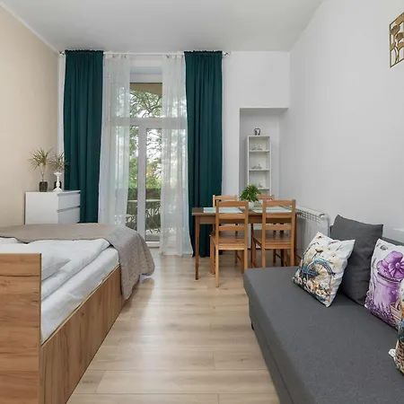 Appartement Five Bedroom For 12 In Gdansk Center With Desk And Balcony By Renters