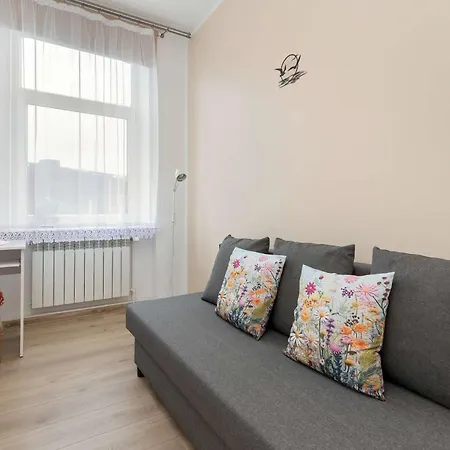 Appartement Five Bedroom For 12 In Gdansk Center With Desk And Balcony By Renters