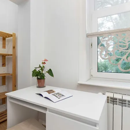 Apartmán Five Bedroom For 12 In Center With Desk And Balcony By Renters