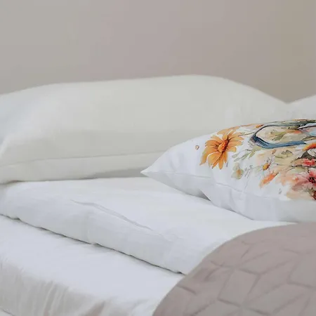 Appartement Five Bedroom For 12 In Gdansk Center With Desk And Balcony By Renters