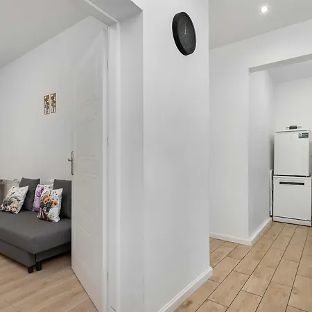 Five Bedroom For 12 In Gdansk Center With Desk And Balcony By Renters