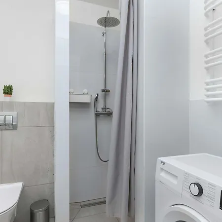 Appartement Five Bedroom For 12 In Gdansk Center With Desk And Balcony By Renters *