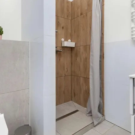 Appartement Five Bedroom For 12 In Gdansk Center With Desk And Balcony By Renters *