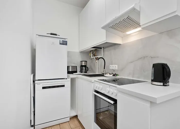 Five Bedroom For 12 In Gdansk Center With Desk And Balcony By Renters