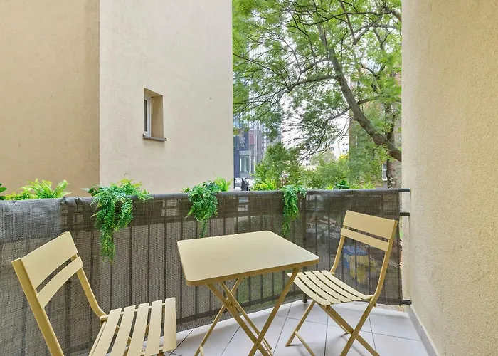 Five Bedroom For 12 In Gdansk Center With Desk And Balcony By Renters Apartment *