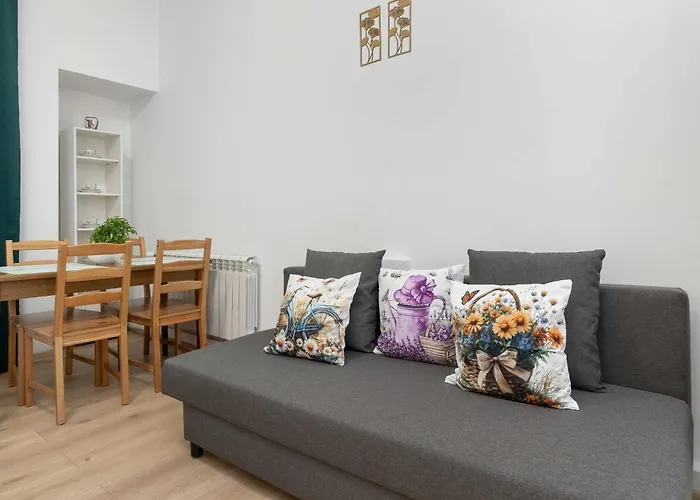 Five Bedroom For 12 In Gdansk Center With Desk And Balcony By Renters * Gdansk