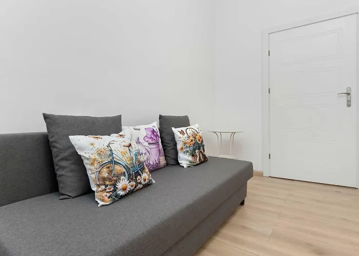 Five Bedroom For 12 In Gdansk Center With Desk And Balcony By Renters *