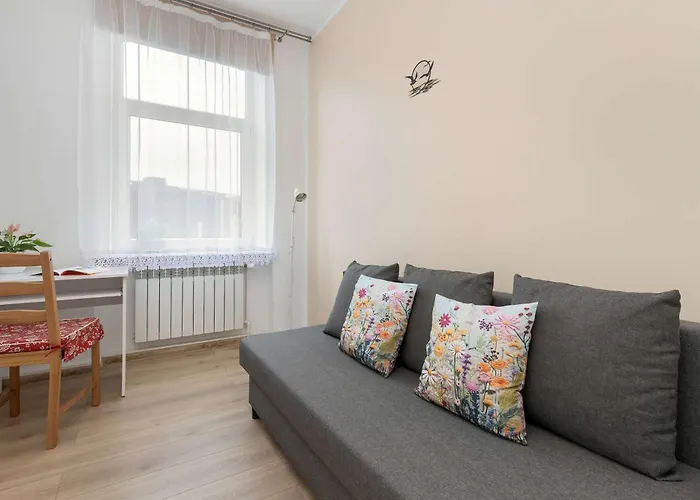 Apartament Five Bedroom For 12 In Gdansk Center With Desk And Balcony By Renters