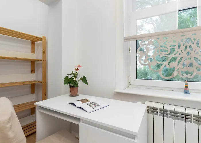 Apartament Five Bedroom For 12 In Gdansk Center With Desk And Balcony By Renters