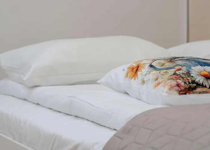 Apartament Five Bedroom For 12 In Gdansk Center With Desk And Balcony By Renters