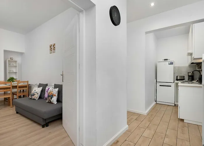 Five Bedroom For 12 In Gdansk Center With Desk And Balcony By Renters