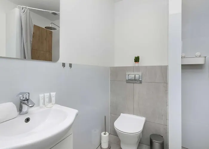 Five Bedroom For 12 In Gdansk Center With Desk And Balcony By Renters * Gdansk