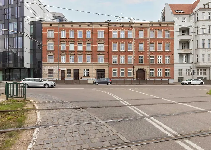 Five Bedroom For 12 In Gdansk Center With Desk And Balcony By Renters Gdańsk