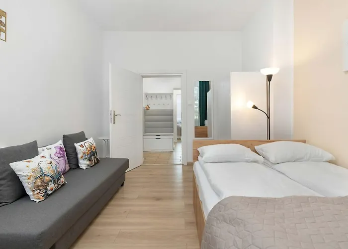 Five Bedroom For 12 In Gdansk Center With Desk And Balcony By Renters Apartment *