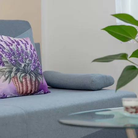 Apartament Five Bedroom For 12 In Center With Desk And Balcony By Renters